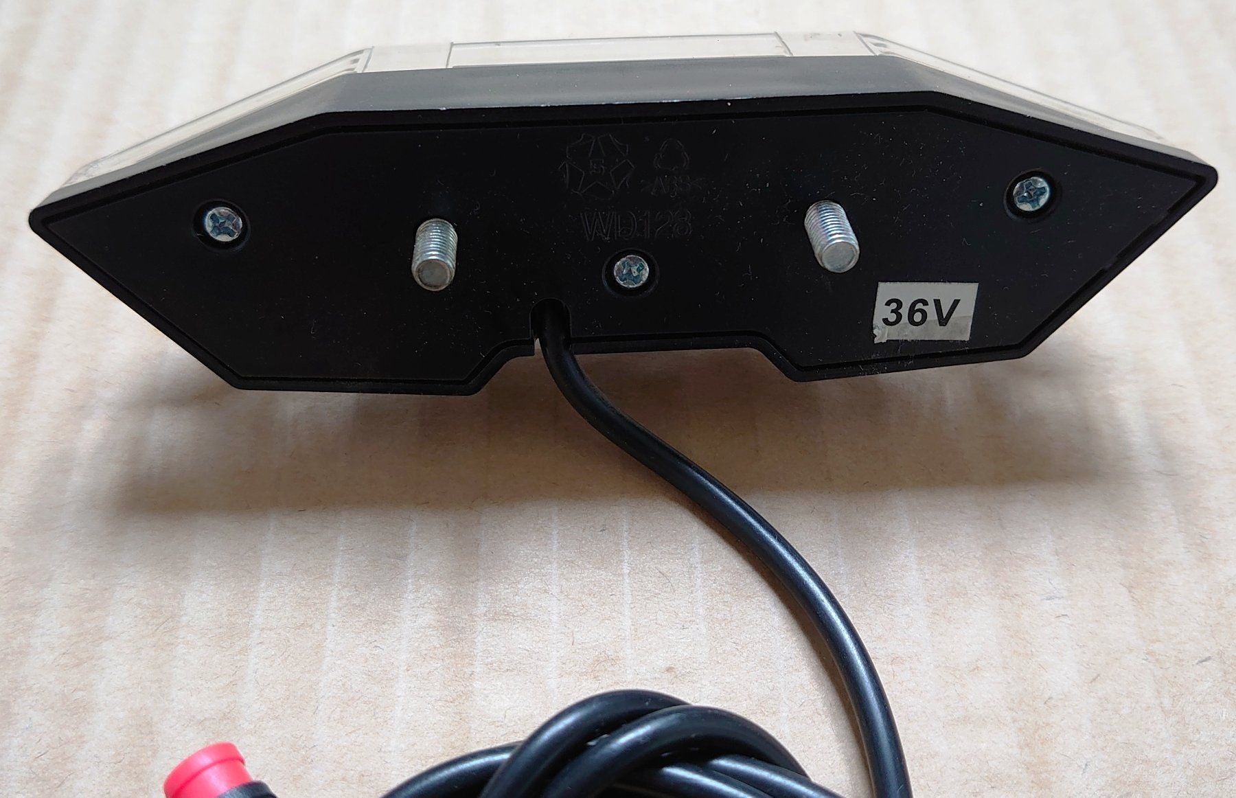 Pezzi di ricambio: Wuxing - Feu arrière LED 36V – Nuovo (secondo la descrizione) da Biel/Bienne venduto da TheShop4U 1