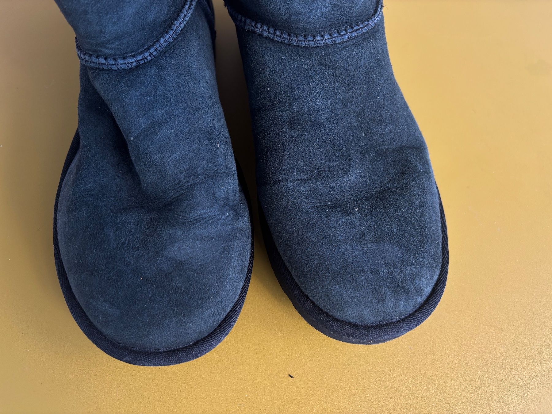 Ugg Chaussures femmes: UGG schwarze Stiefeletten Gr. 39 – D'occasion à Zürich par missmodernage 2