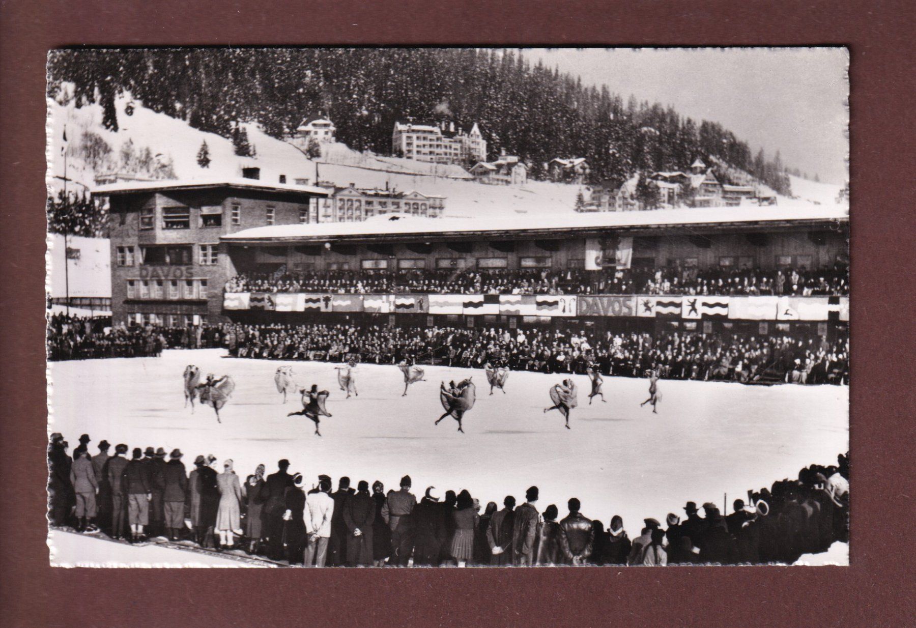 Ansichtskarten: DAVOS - Eis-Stadion - Eis-Ballet - 1952 – Gebraucht aus Pully von nicecards