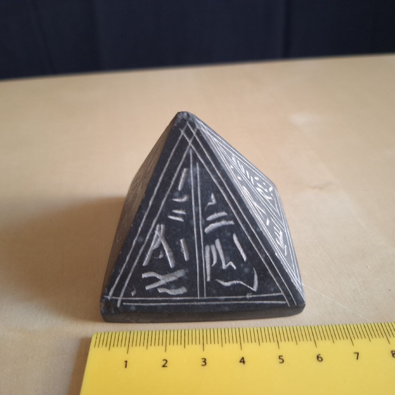 Tutte le decorazioni: Versand möglich! Deko Stein Pyramide mit Hieroglyphen – Usato da Winterthur venduto da Goldpipau 6