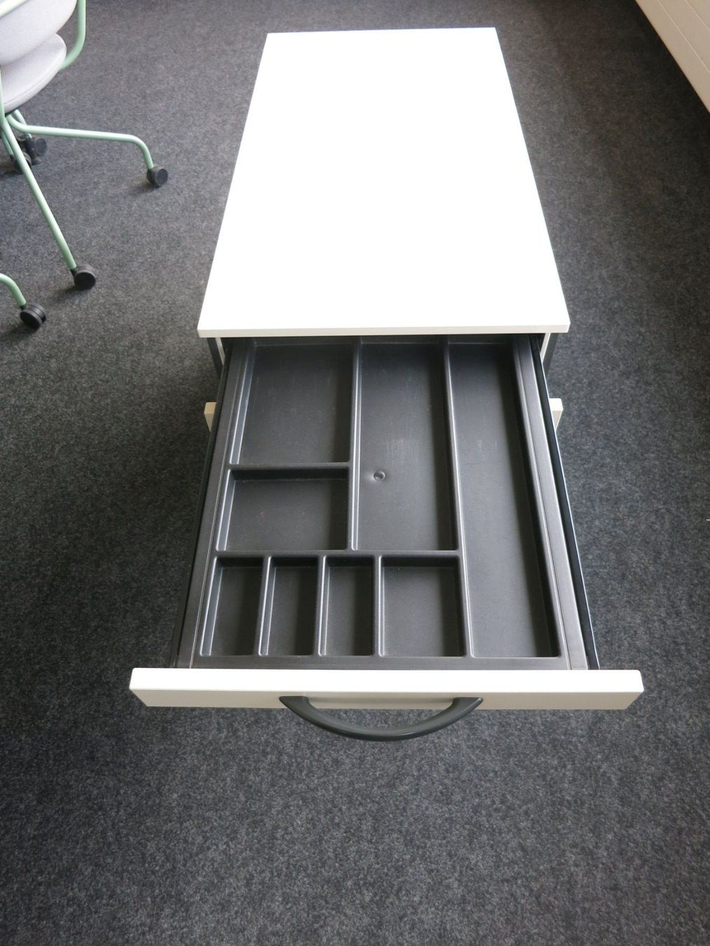 Banconi: 4 Rollcontainer mit 3 Schubladen, Rollen und Hängemappen – Usato da Zizers venduto da powercondens 6