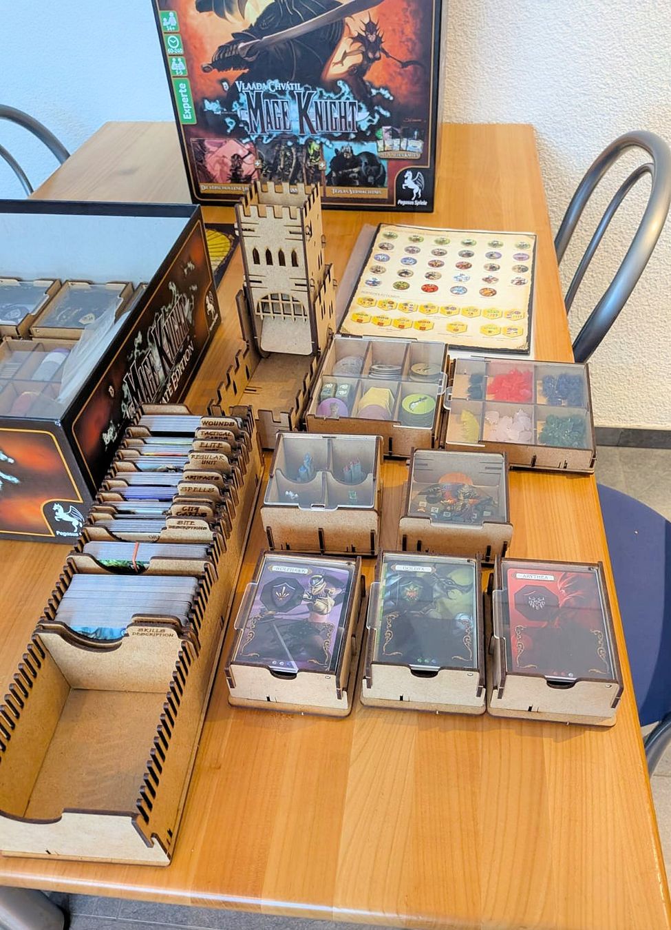 Pegasus Spiele Jeux: Mage Knight Ultimate Edition DE + e-Raptor Insert – D'occasion à St. Antoni par Waeberd 1