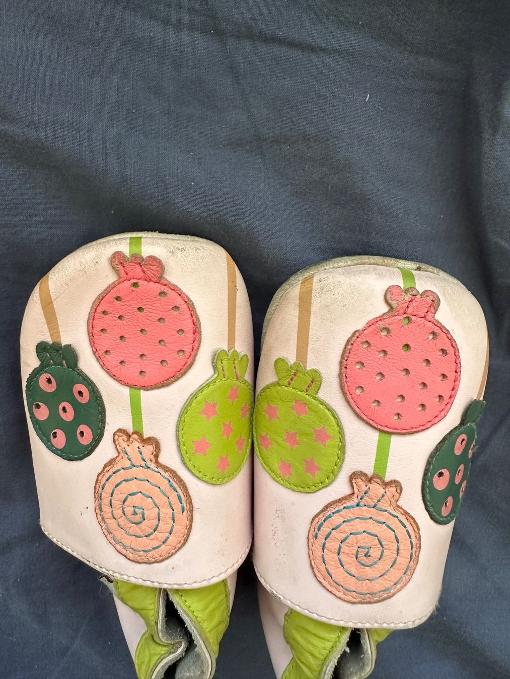 Schuhe für Mädchen: Hausschuhe Lait et Miel – Gebraucht aus Dürrenroth von tvy_bh56 1