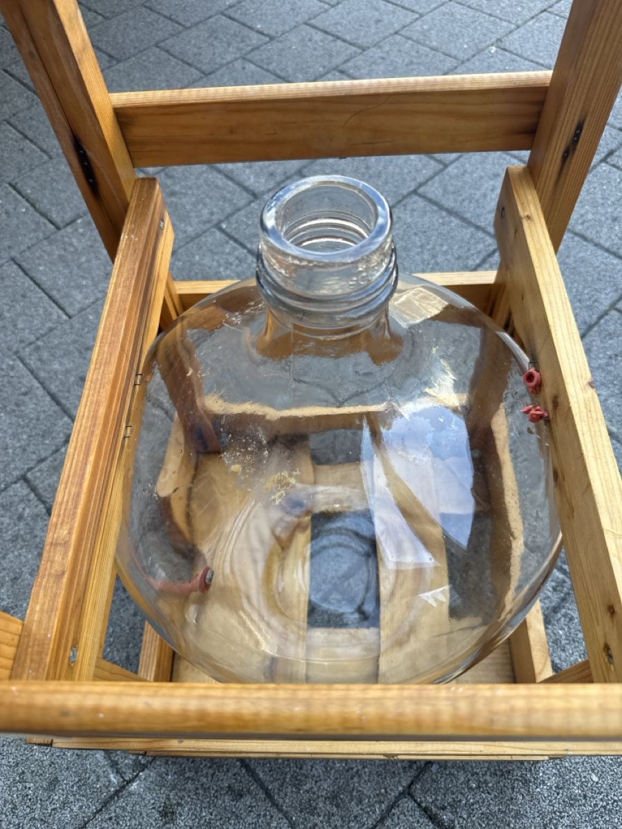 Accessori: Glasballon mit Holzgestell für Wein oder Most – Usato da Altstätten SG venduto da Hangartner74 1