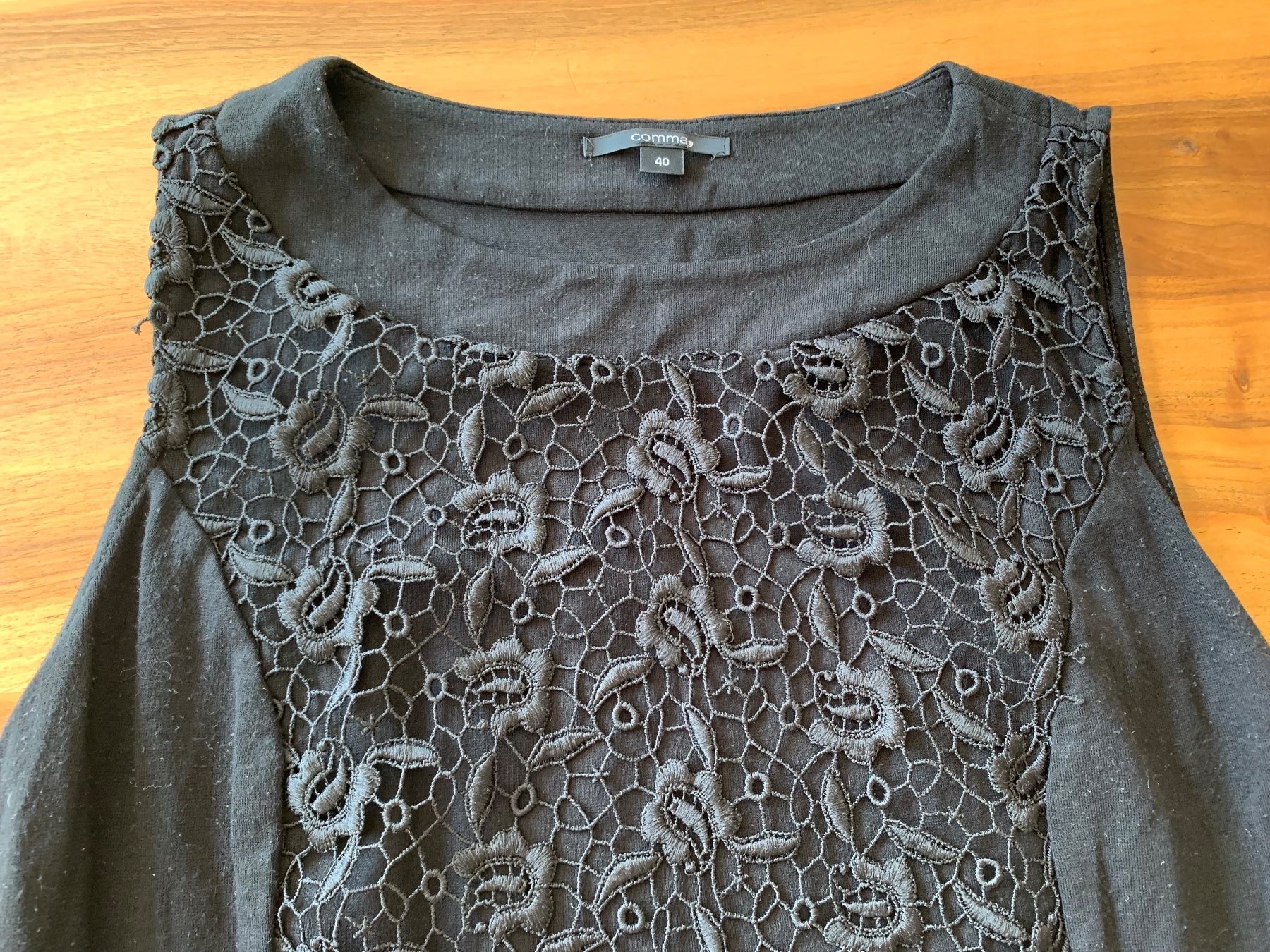 Comma Robes: COMMA schwarzes Spitzenkleid / Tunika Grösse 40 – D'occasion à Meiringen par snahhanssnah 1