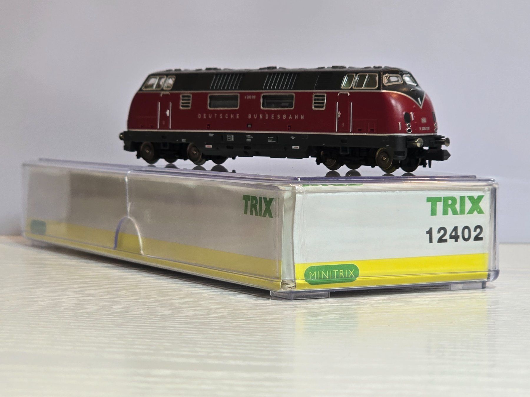 Trix Modellini di ferrovie: Trix, 12402, DB, V 200, mit Schnittstelle, Vitrine – Nuovo (secondo la descrizione) da Kloten venduto da Nicola2