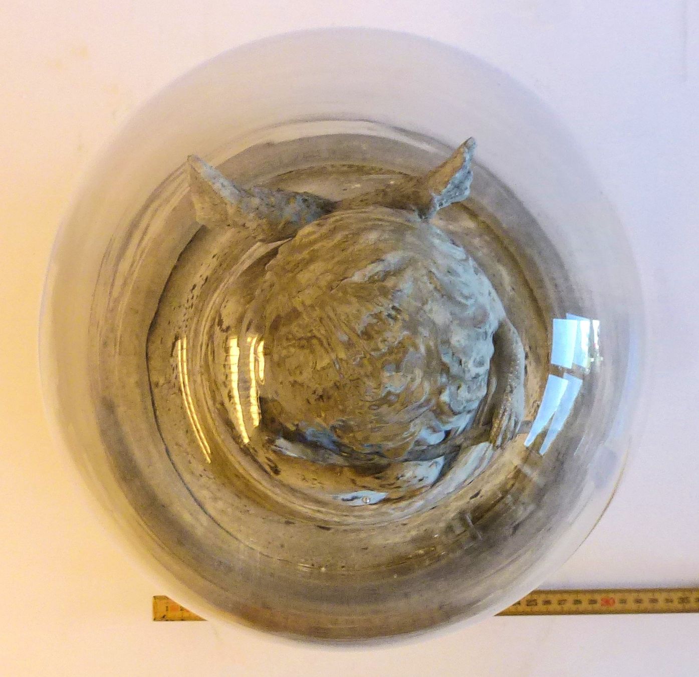 Statuette: Engel mit Querflöte unter Glas-Kuppel – Usato da Murgenthal venduto da B.StM 1