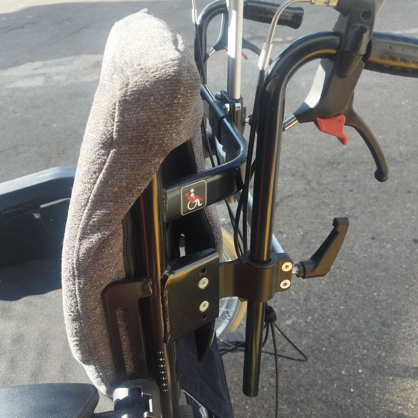 Chaises roulantes: Grosse Rollstuhl – D'occasion à Dietikon par maja017 7