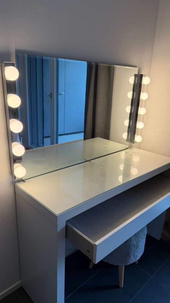 Ikea Tavoli da trucco: Schminktisch inkl. Hocker, Spiegel & Lichter – Usato da Dietikon venduto da melaniegysel