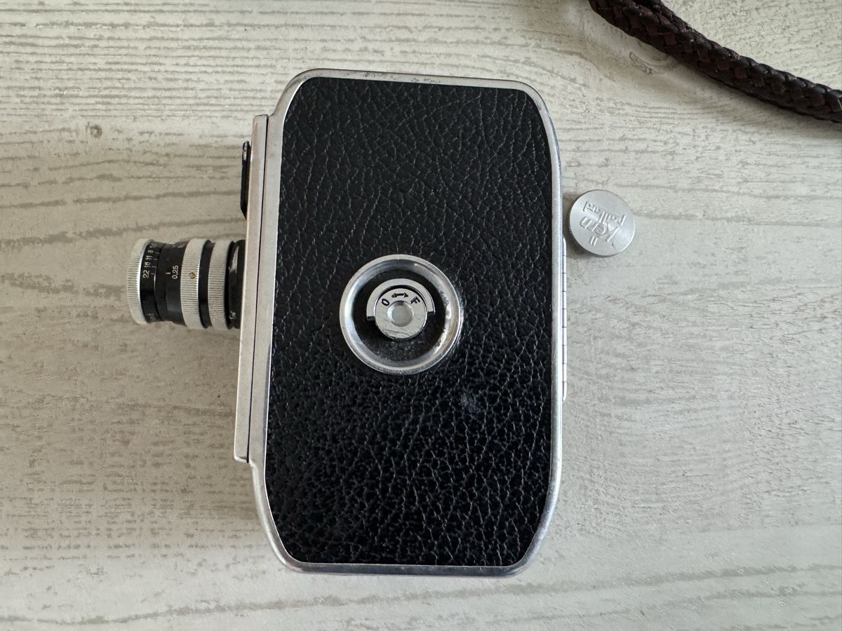 Bolex Fotocamera: Bolex paillard 8c  8mm kamera – Usato da Zunzgen venduto da milesdavis76 6