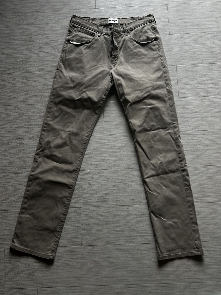 Wrangler Pantaloni: Pantalon Wrangler - 33x32 – Usato da Reconvilier venduto da ako_6n9m