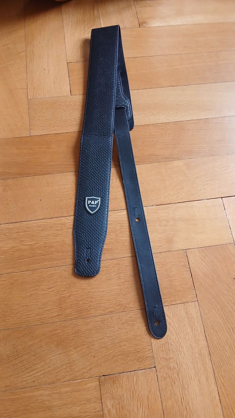 Strumenti musicali: Gitarrengurt – Usato da Basel venduto da Bingelito 2