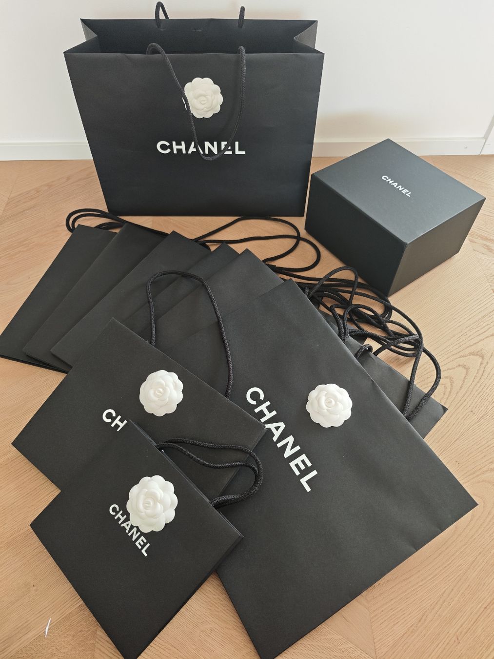 Chanel Taschen für Damen: CHANEL & HERMÈS Boxen & Papiertaschen – Gebraucht aus Erlenbach ZH von nlh 3