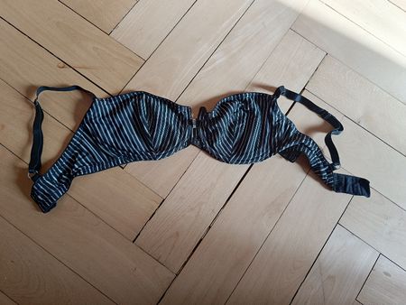 Schöner H&M BH, Schwarz-Weiss Gestreift, Grösse 80D