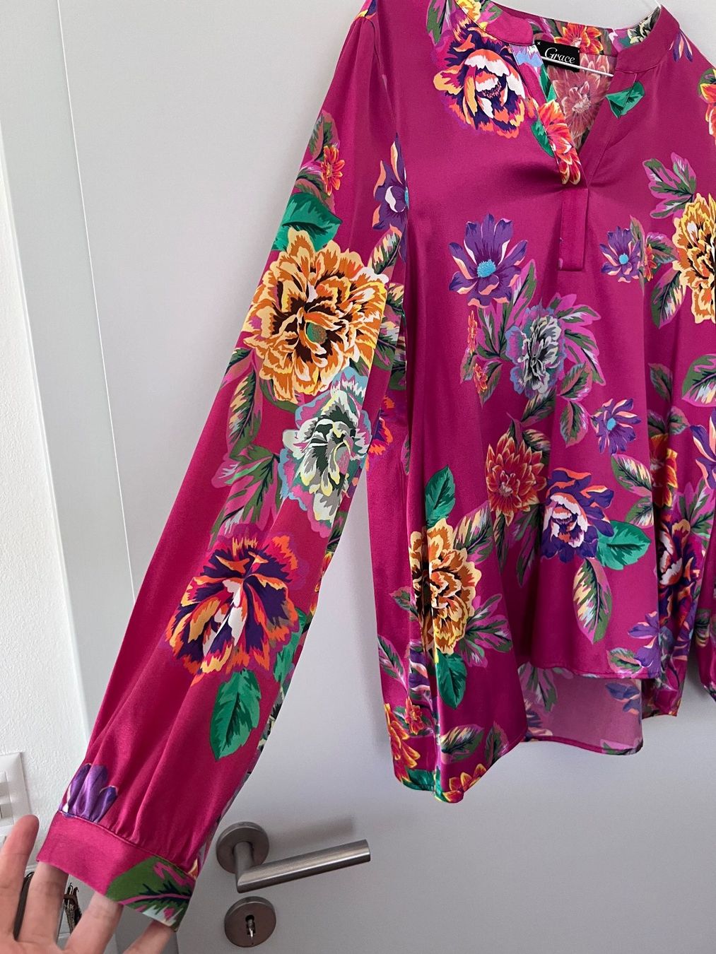 Grace Camicette: Grace Bluse aus Seidensatin Pink mit Blumenprint – Nuovo (secondo la descrizione) da Meilen venduto da Bettyfo 2