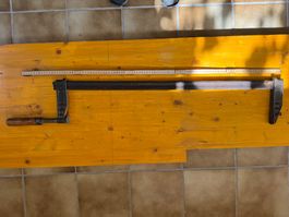 Alte Schraubzwinge sehr robust. 120 cm
