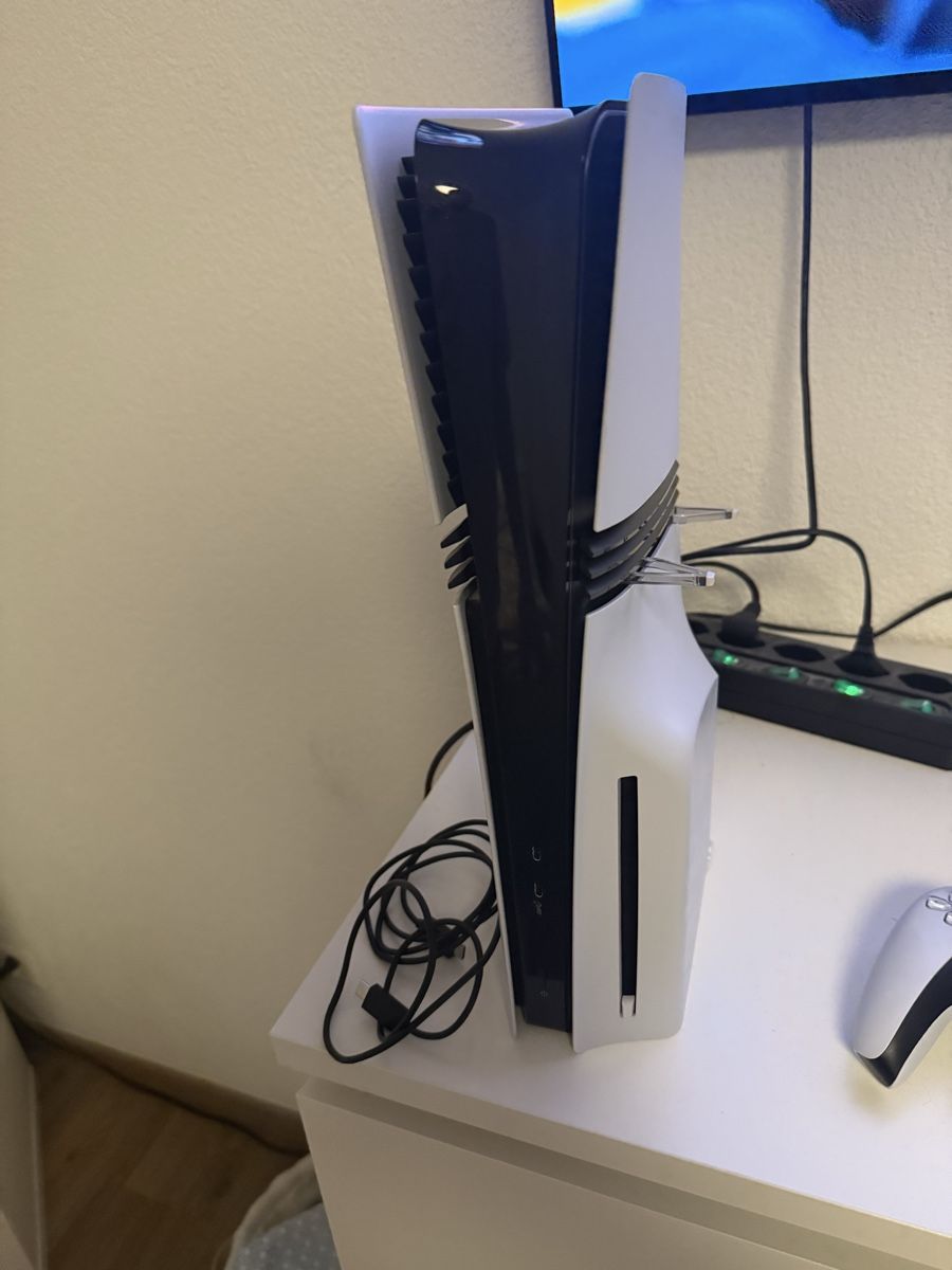 Sony Konsolen: Playstation 5 Pro mit Disc Laufwerk und Controller – Gebraucht aus Jona von fla_6vjy 1