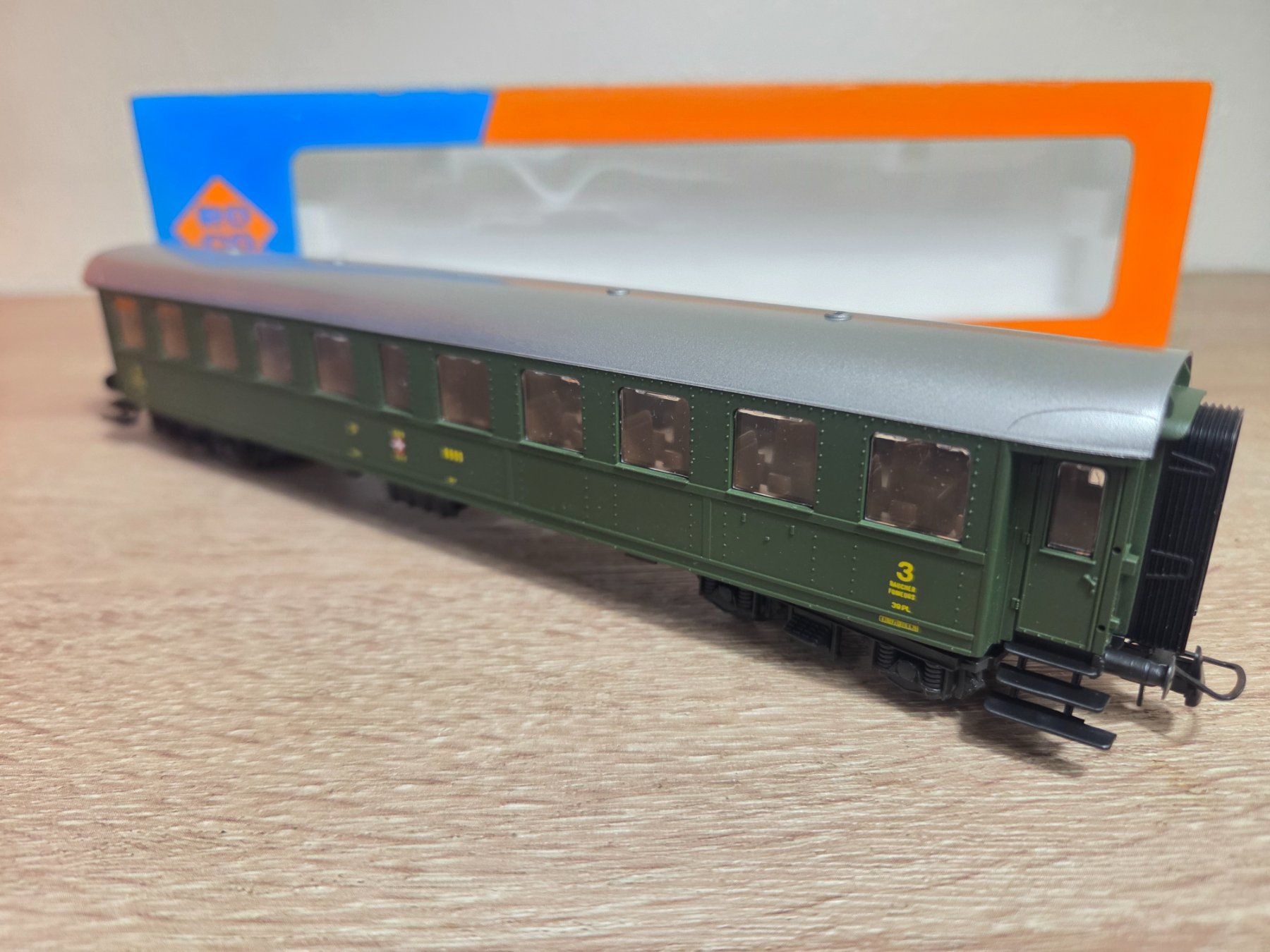 Roco Modellini di ferrovie: Roco 44200B Personenwagen 3.Kl SBB H0 – Nuovo e nell'imballaggio originale da St-Aubin-Sauges venduto da Lo_Go 3