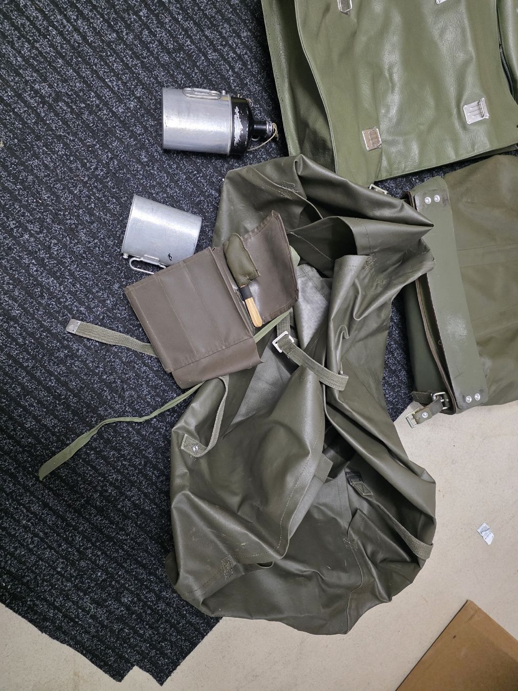Schweizer Armee Uniformen: Militär Armee Konvolut  – Defekt aus Dorf von Echo_Elements 3