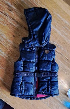Esprit Gilet / Weste in Grösse XS 134 / 9 years / gefüttert