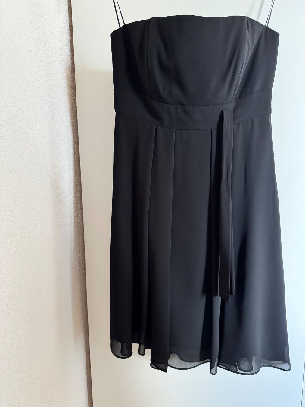 Vestiti: Cocktailkleid schwarz, trägerlos – Usato da Gommiswald venduto da Aloha.Spirit