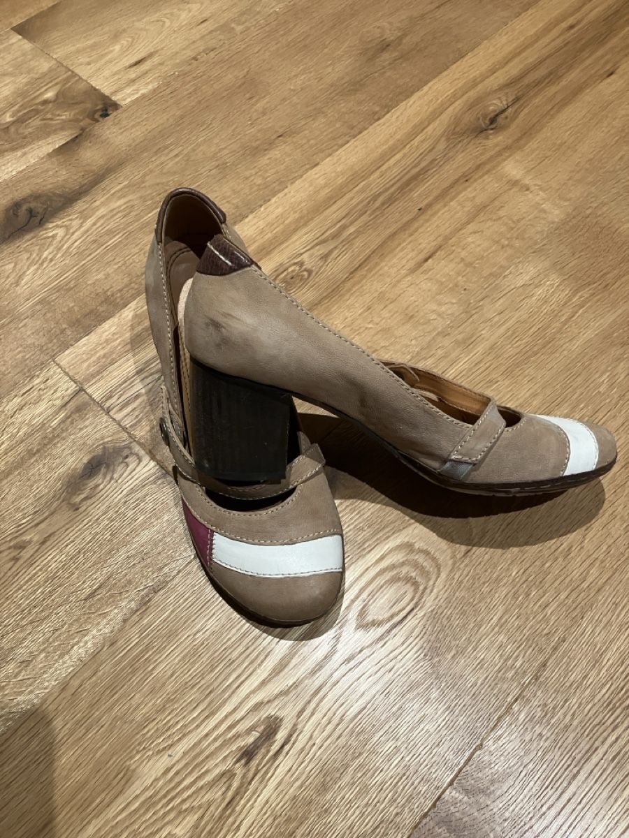 Chaussures femmes: Pumps – D'occasion à Moleson-s-Gruyeres par Mosaikplastik 1