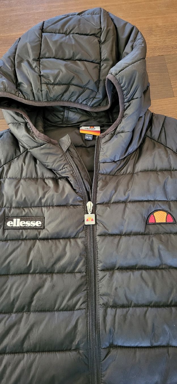 Ellesse Giacche: Ellesse Lombardy Steppjacke XL – Nuovo (secondo la descrizione) da Unterseen venduto da rej_lnk9 1