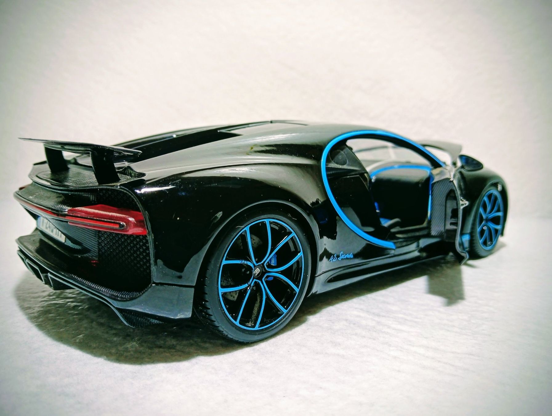 Bburago Modellautos: Bugatti Chiron – Neu (gemäss Beschreibung) aus Huttwil von Secondtrain 7