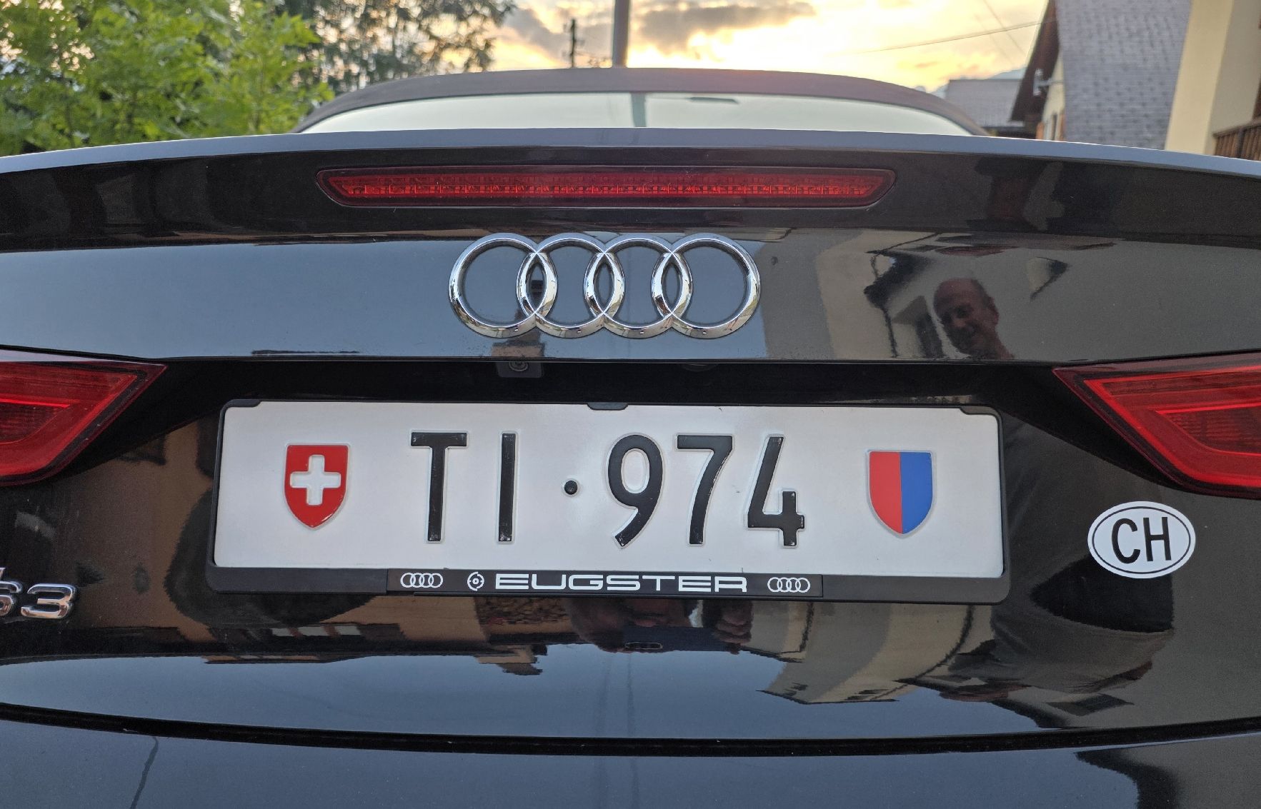 Insegne: Targa Auto Ticino a tre cifre TI 974 – Usato da Zürich venduto da Golffinger