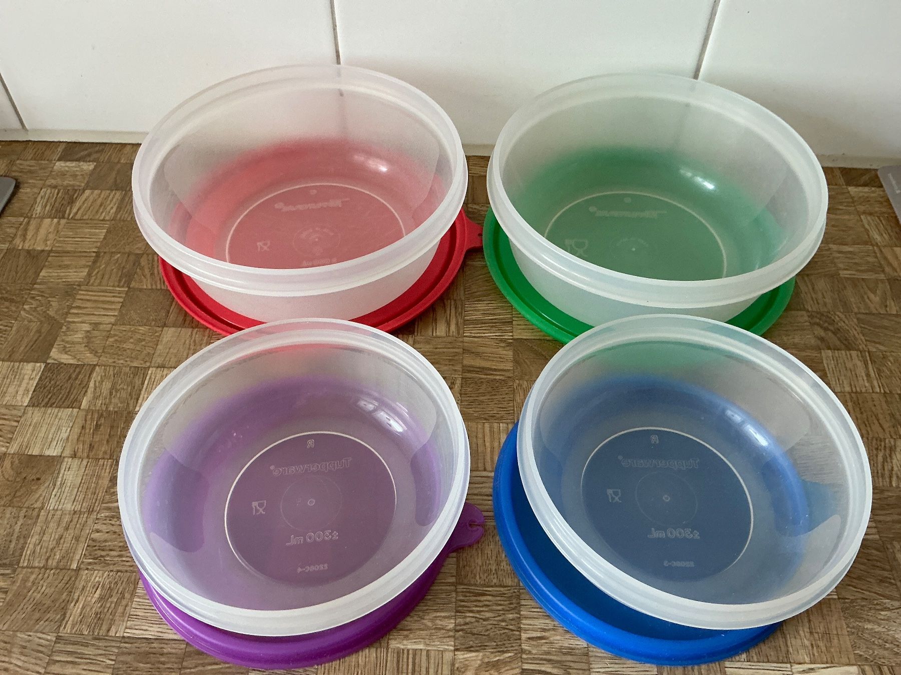 Tupperware Contenitori & Simili: Tupperware 4 guterhaltene Schüsseli – Usato da Birmensdorf ZH venduto da Hilhan 2
