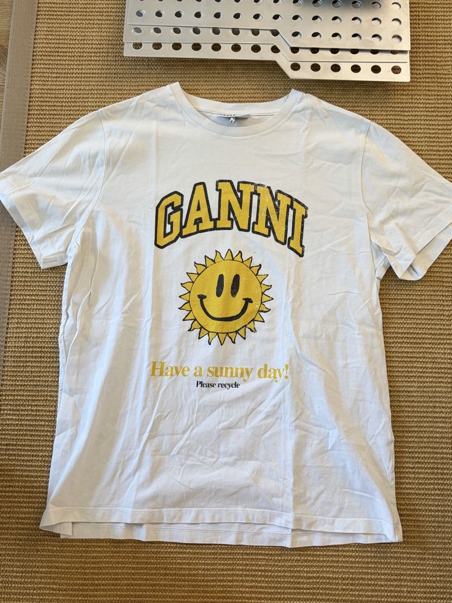 Ganni T-shirts: Ganni T shirt – D'occasion à Zürich par fischersfritzli