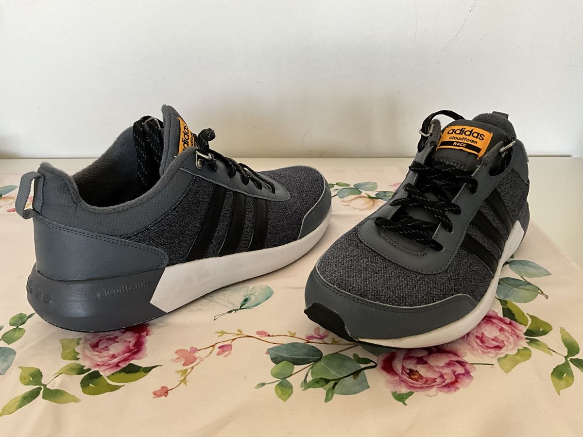 Scarpe da uomo: Adidas Cloudfoam Race Schuhe, Grau, Grösse 42.2/3 – Nuovo (secondo la descrizione) da Zürich venduto da thovala