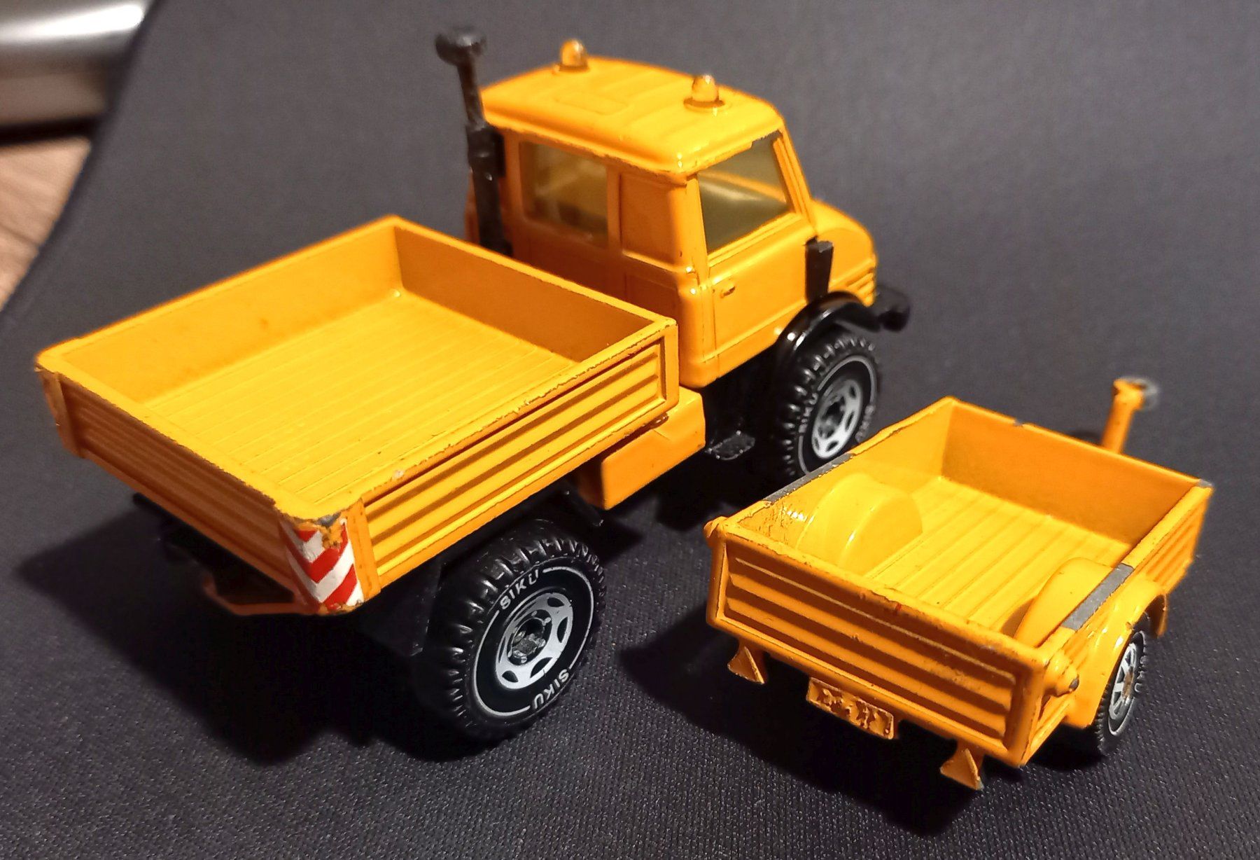 Siku Modellini d'auto: Siku Unimog 2215 – Usato da Pfäffikon ZH venduto da Zimizami 1