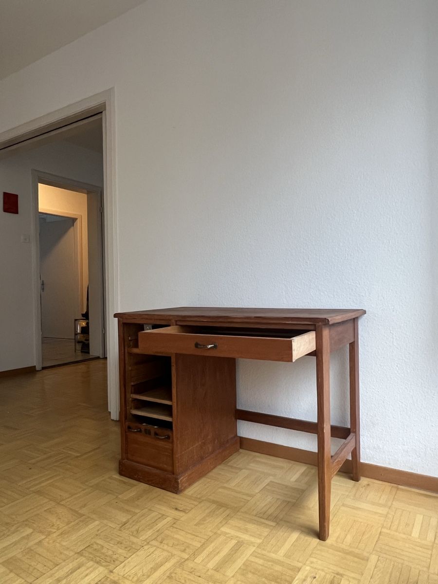 Scrivanie: Antiker Holz-Schreibtisch – Usato da Zürich venduto da gab_tq8g 1