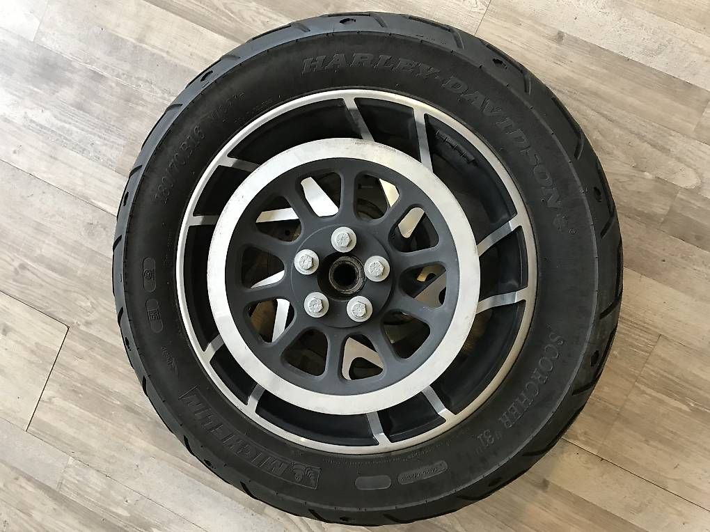 Pneus & Kompletträder: Harley Davidson Hinterrad Felge – Gebraucht aus Schlieren von motostyling 1