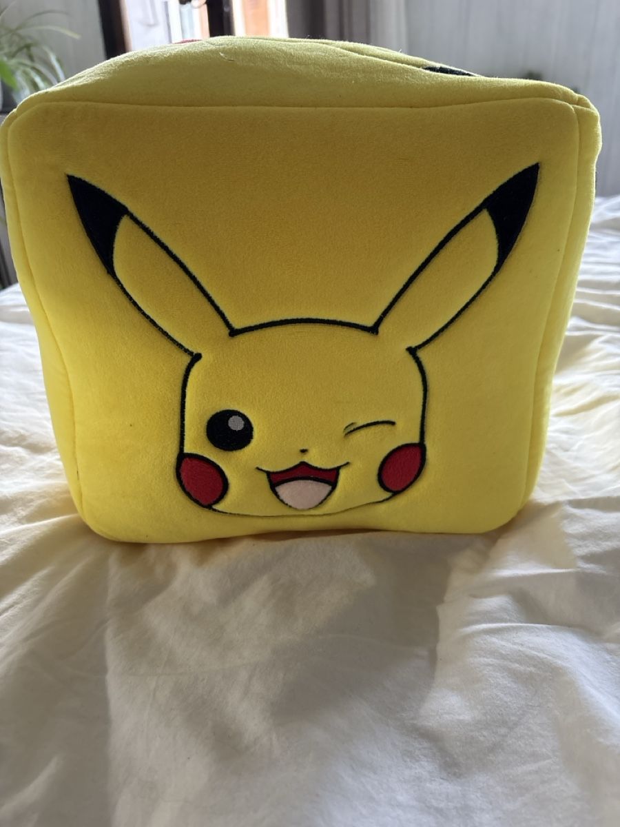 Kissen: Coussin cube Pokémon Pikachu – Neu (gemäss Beschreibung) aus Villeneuve VD von Edi_h 1