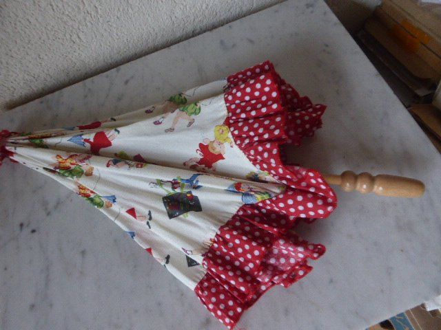 Ombrelloni: Kinder Sonnenschirm mit hübschem Vintage Muster – Nuovo (secondo la descrizione) da Hitzkirch venduto da kleinerbaer01