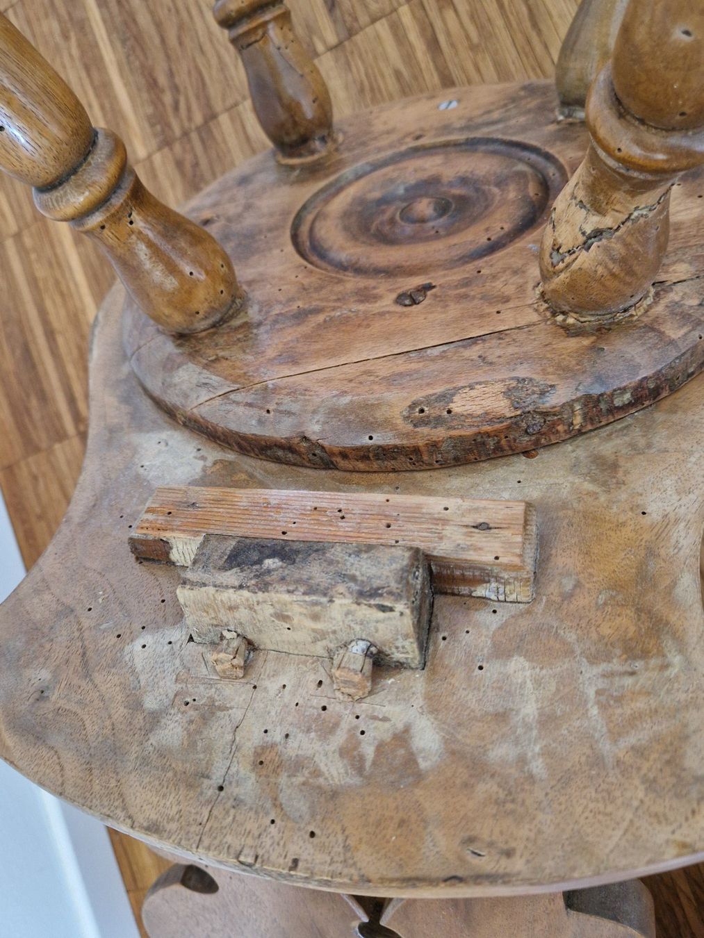 Sedie: Antiker Holzstuhl mit Engel, geschnitzt, – Usato da Hitzkirch venduto da h_z_hrx6 8
