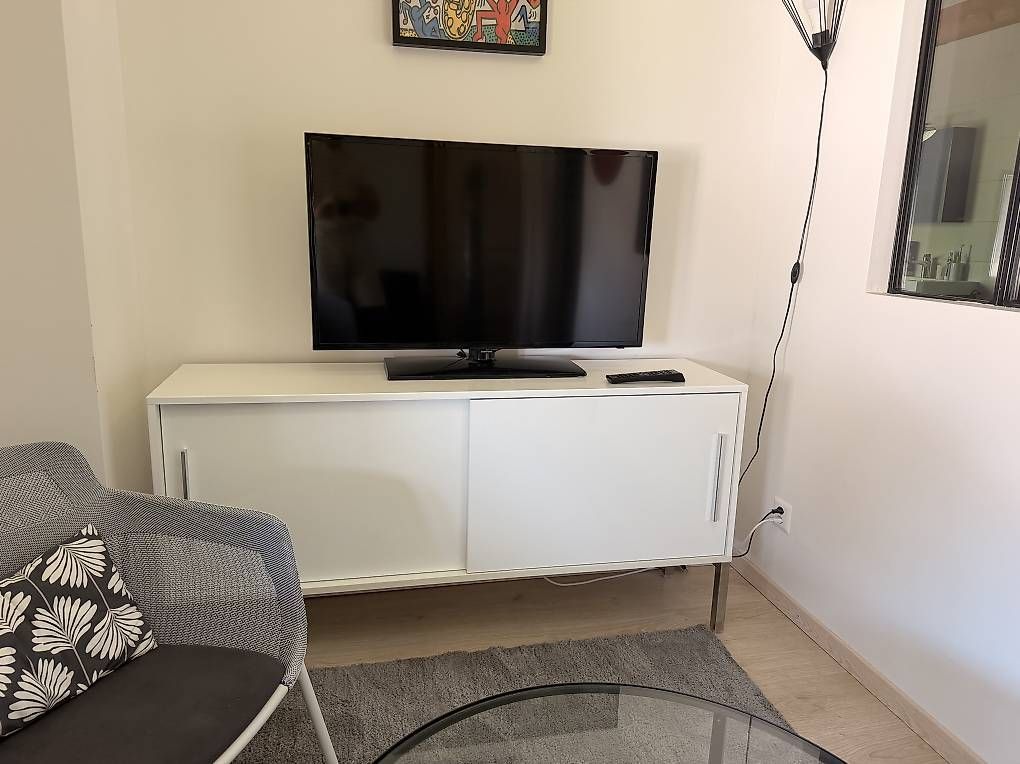 Televisori: TV Samsung 40" - Full HD - bon état avec télécommande  – Usato da Essertines-Yverdon venduto da clemesitpa