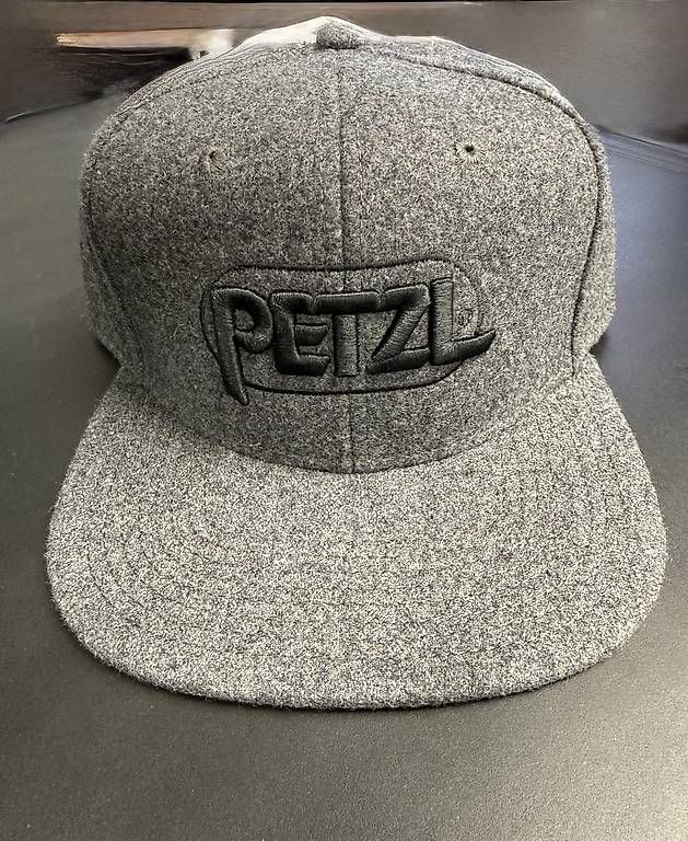 Sonstige Kleidung & Accessoires: Petzl Cap Grau/Schwarz – Neu und originalverpackt aus Rothenburg von 14984 1