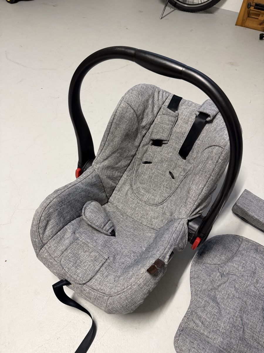ABC Design Seggiolini per auto: ABC Design Hazel Babyschale mit Basisstation grau – Usato da Appenzell venduto da Dorfab 3