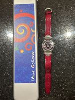 Swatch Lady – rotes Lederarmband, verziertes Gehäuse mit Kel