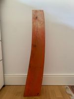 Minimale Holzskulptur orange