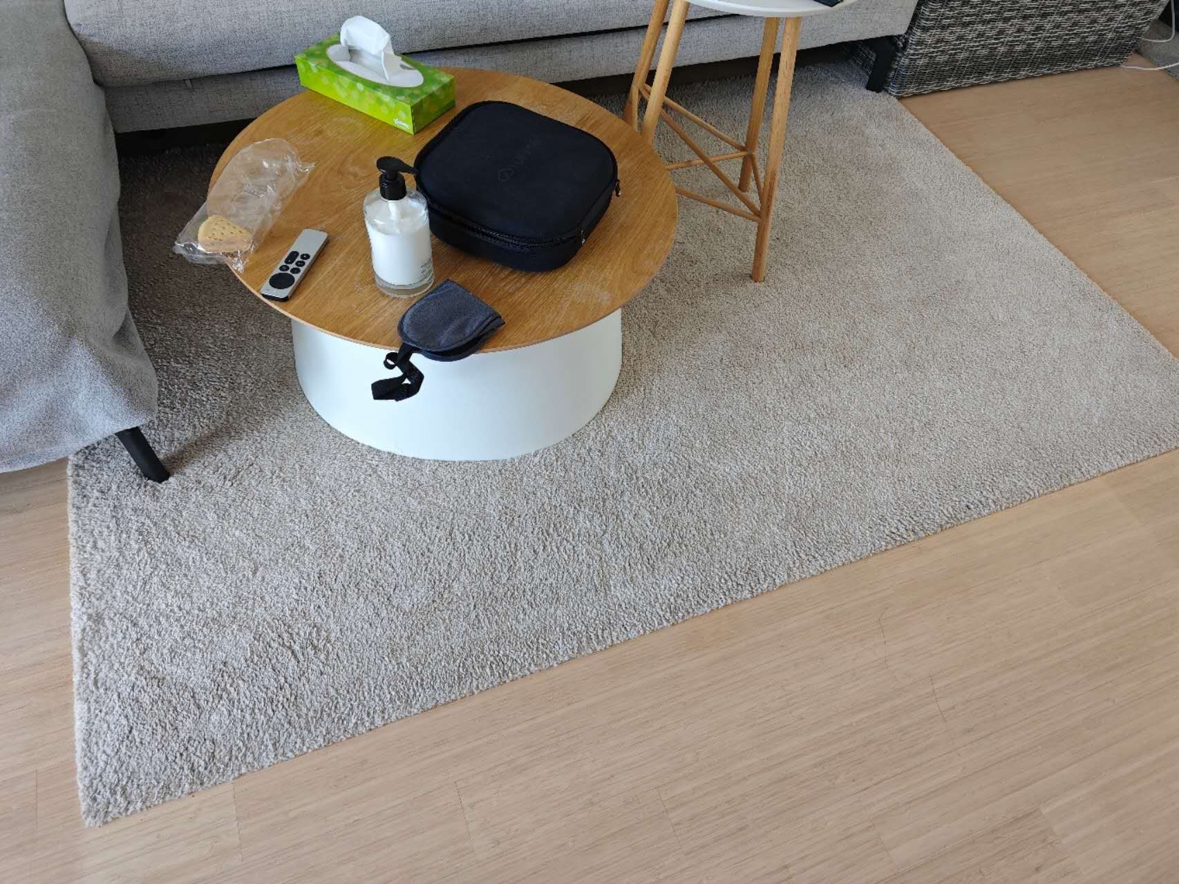 Tappeti: Cosy Rug - Perfect for Cold Winter Days – Usato da Zürich venduto da yul_7ccq 1