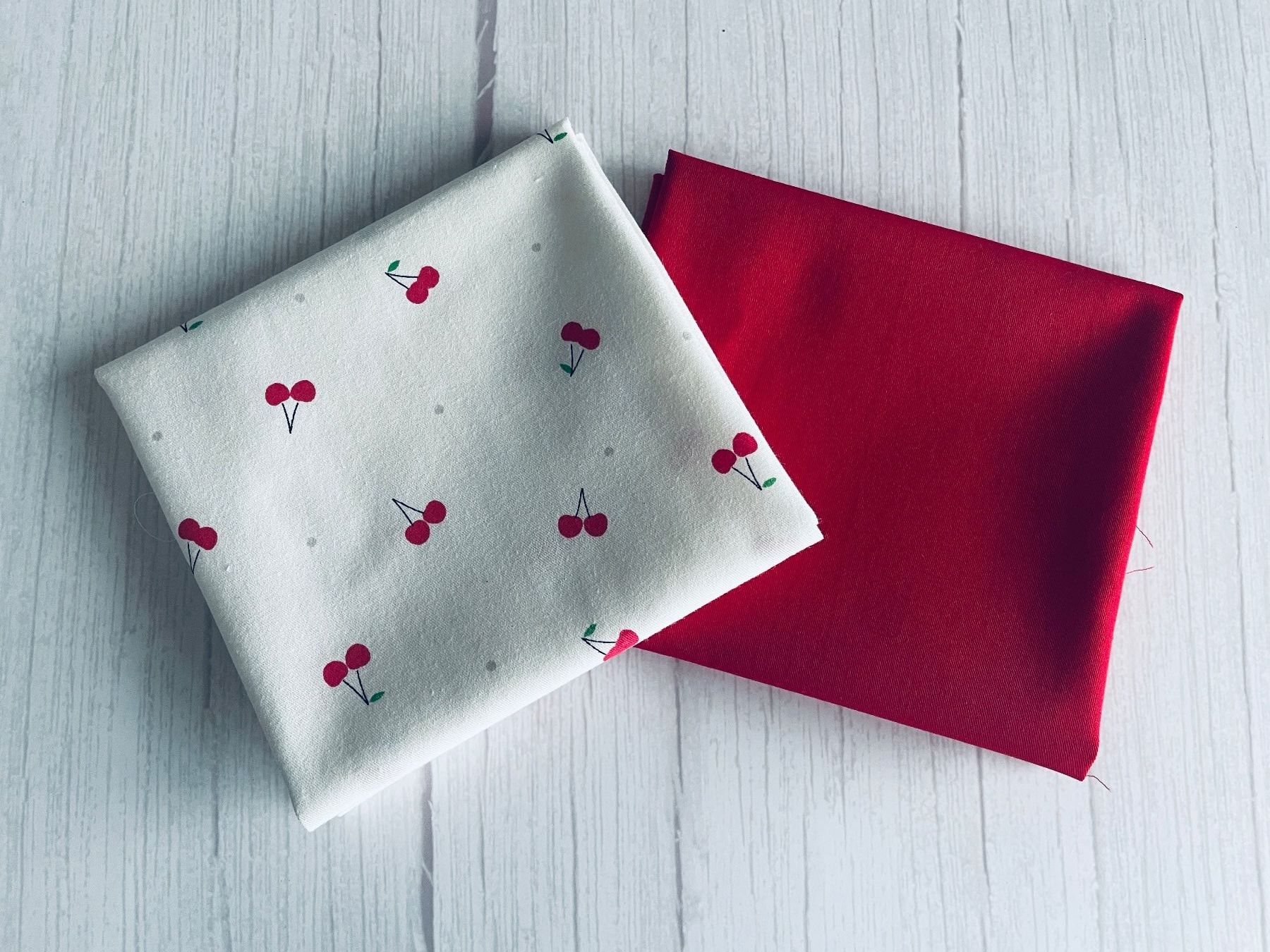 Tessuti: 2 Fat quarter/Coupons patchwork & couture - Cerises – Nuovo e nell'imballaggio originale da Gland venduto da san_xz5j
