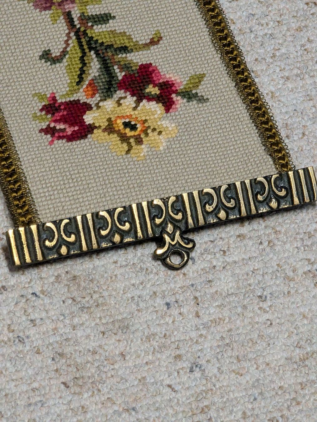 Tutte le decorazioni: Gestickter Wandbehang mit Blumenmuster, Vintage Deko – Usato da Spiez venduto da Crazyduck 3