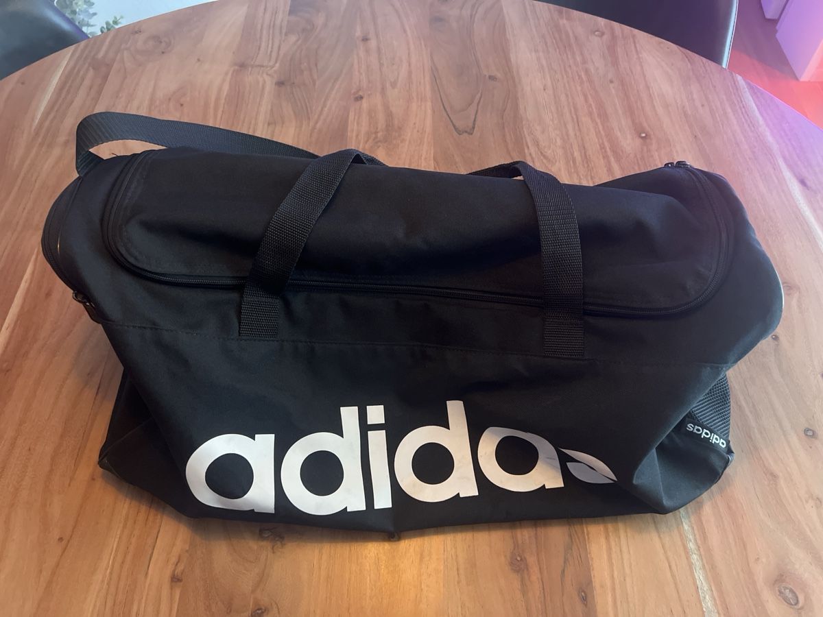 Adidas Sacs: Sporttasche Adidas schwarz – D'occasion à Othmarsingen par MrLenzin