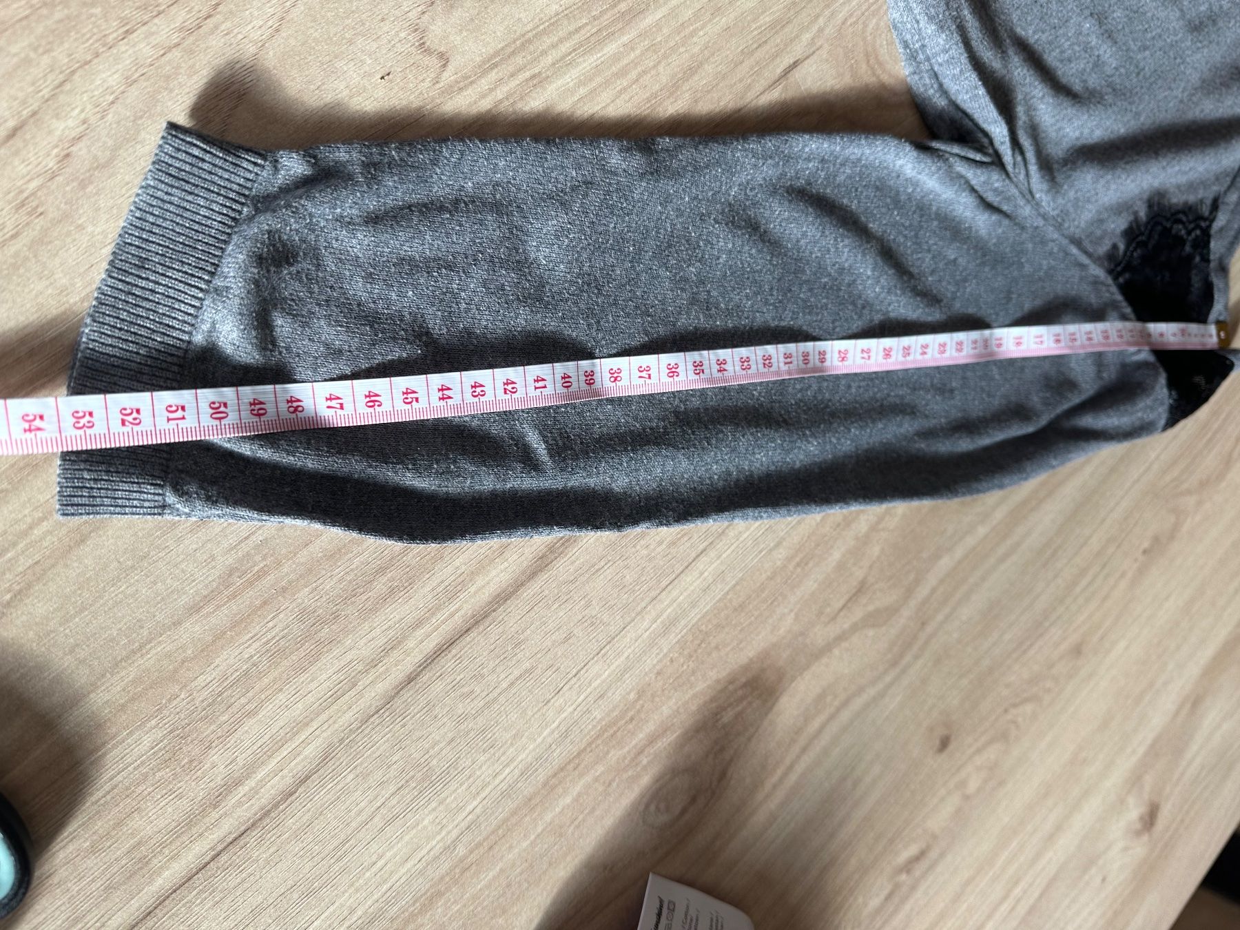 Top: Haut gris – Usato da Lausanne venduto da sou_w9bl 4