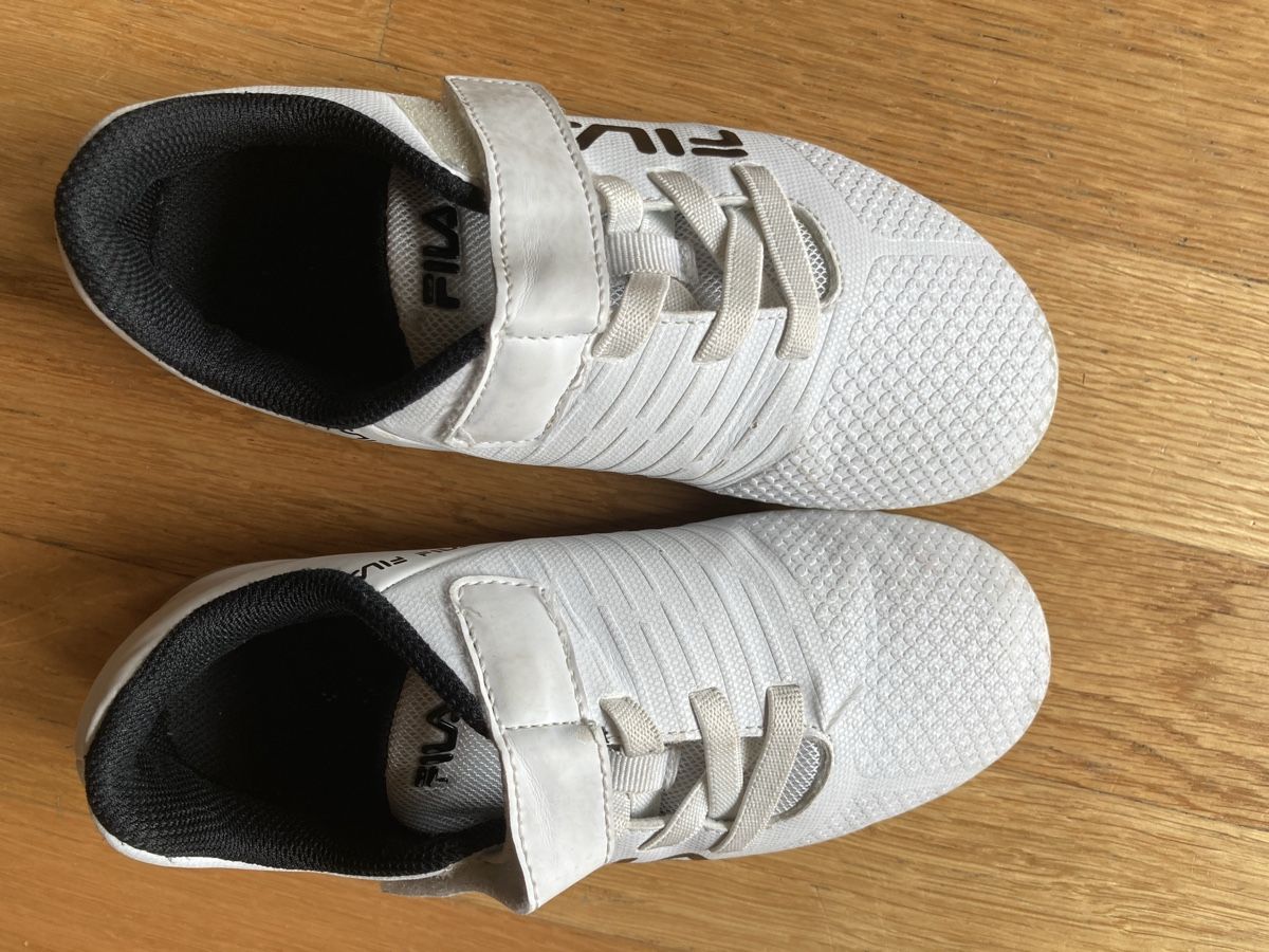 Fila Herrenschuhe: Hallenschuhe Gr. 33 – Gebraucht aus Turbenthal von jardiniere