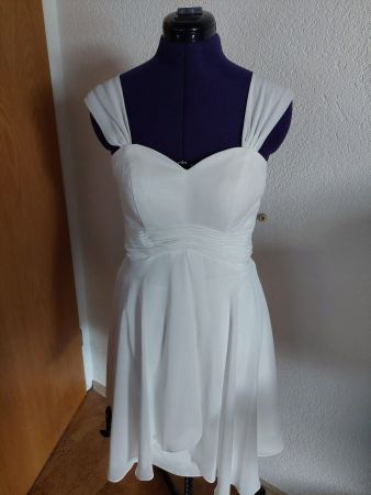 weisses Kleid für Standesamt